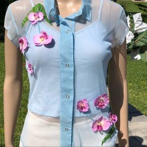 Light blue sheer top with flowers and light blue tank top Sz m